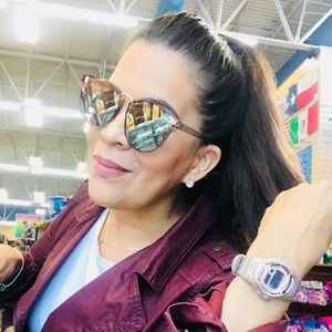 Meet your Posher, Claudia